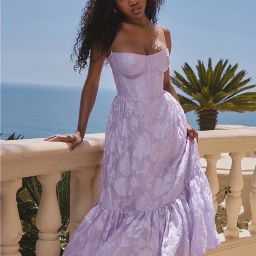 Chic Lavender Midi Dress with Lace and Flowing Skirt - Picture 2 of 2